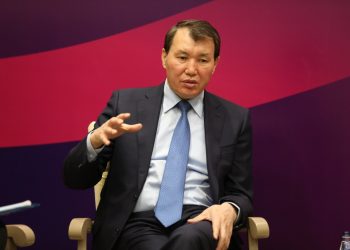 В рамках АЭФ состоялись встречи Алика Шпекбаева с зарубежными экспертами