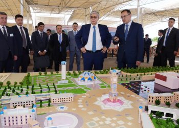 Президент Казахстана Касым-Жомарт Токаев осмотрел археологический парк «Древний Тараз»