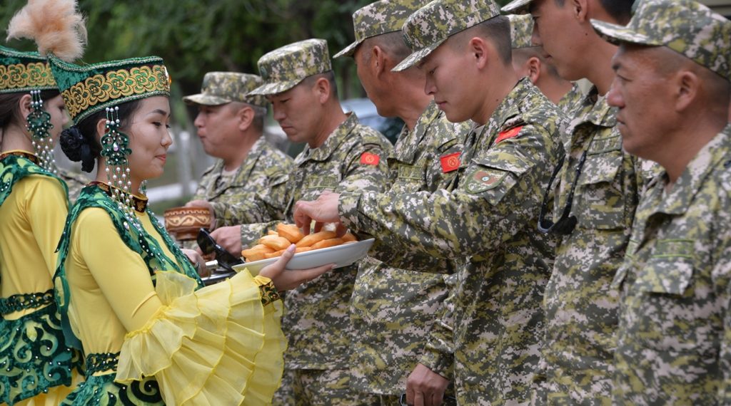 Гвардия республики казахстан. Национальная гвардия Казахстана форма. Казахская гвардия Национальная. Фото Нацгвардии Казахстана. Официант с международных армейских игр.