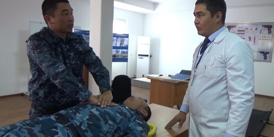 Сотрудники полиции обучаются оказанию первой доврачебной медицинской помощи