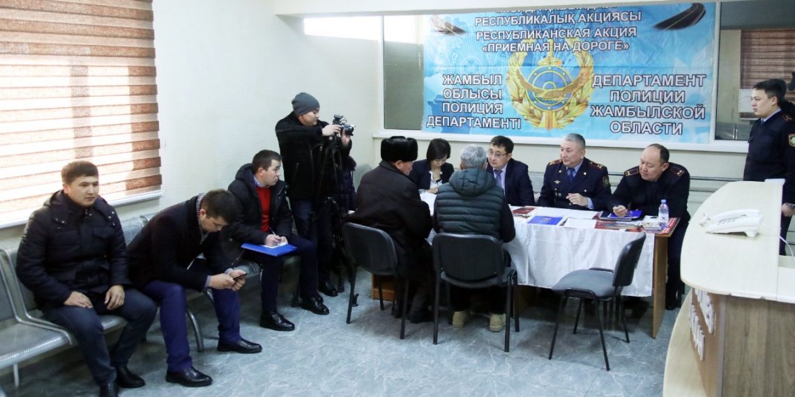В ходе акции «Приемная на дороге» разъяснены изменения в законе «О дорожном движении»
