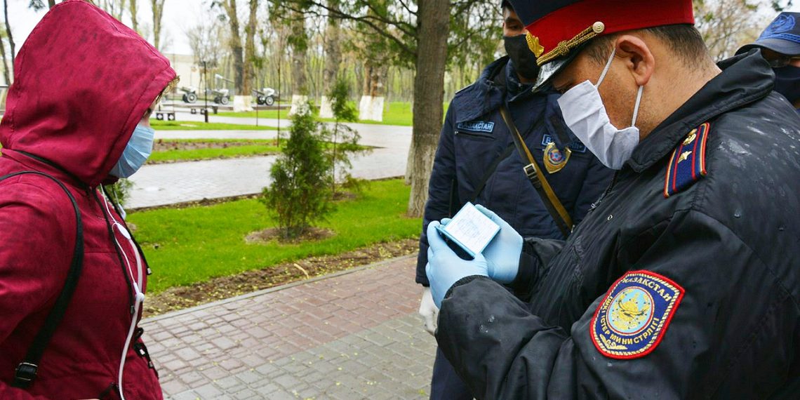 Жамбылские полицейские переходят на пеший режим патрулирования