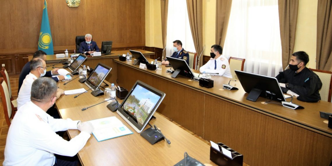 Бердибек Сапарбаев поздравил полицейских