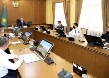Бердибек Сапарбаев поздравил полицейских