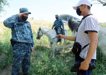 Конная полиция следит за правопорядком в Жамбылской области