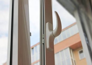 В Каратау расследуется дело с выпавшим из окна 10-летним ребенком Д., сообщает пресс служба ДП Жамбылской области