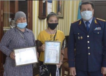 Начальник ДП Жамбылской области поздравил победителя конкурса детского рисунка