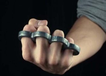 Молодого парня с кастетом задержали жамбылские полицейские
