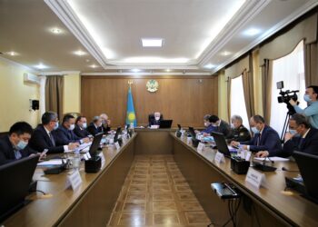 БЕРДИБЕК САПАРБАЕВ: «НЕОБХОДИМО В КРАТЧАЙШИЕ СРОКИ ЗАВЕРШИТЬ ОЧИСТКУ КАНАЛОВ, АРЫКОВ И ДРЕНАЖНЫХ СЕТЕЙ»