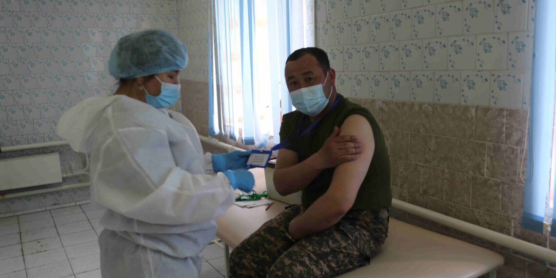 ПОЛУЧАЯ ВАКЦИНУ, ЗАЩИЩАЕМ ОТЕЧЕСТВО