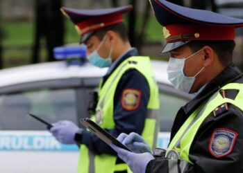 СОБЛЮДАТЬ ОГРАНИЧИТЕЛЬНЫЕ МЕРЫ КАРАНТИНА ПРИЗВАЛИ ЖАМБЫЛСКИЕ ПОЛИЦЕЙСКИЕ