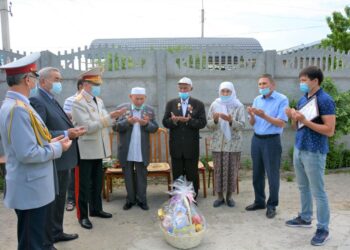 Жамбылские полицейские с почтением относятся к людям  старшего поколения