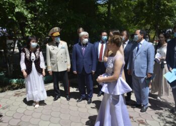 Начальник областной полиции поздравил детей с непростой судьбой