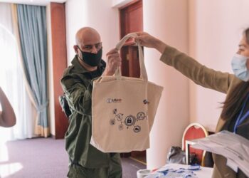 «Если живёшь в стеклянном доме, не бросайся камнями». Итоги Школы расследовательской журналистики