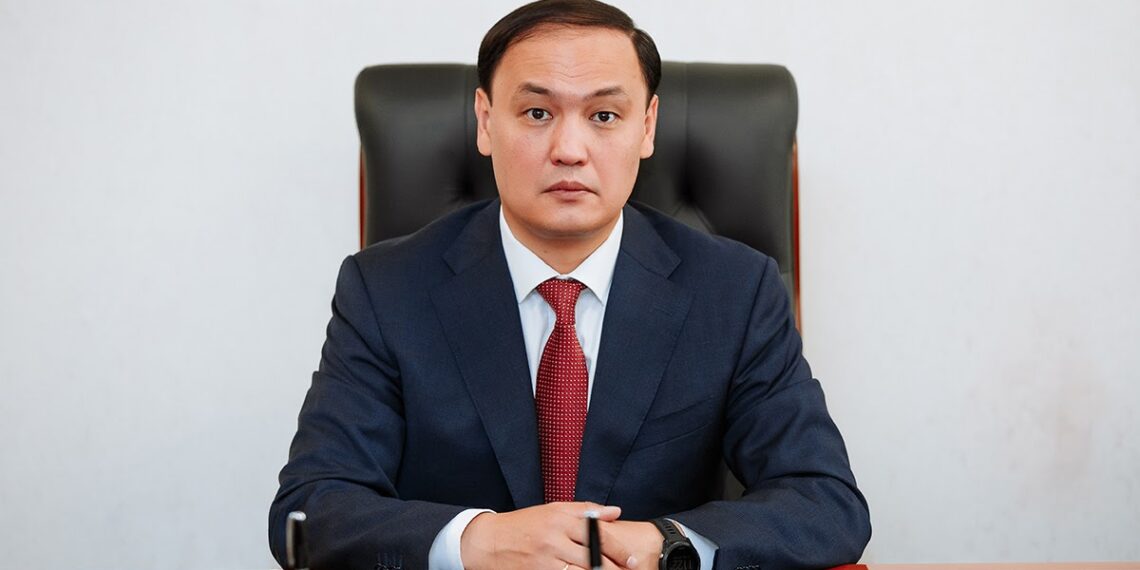 Премьер-Министр РК А. Мамин представил нового вице-министра —и.о. министра сельского хозяйства Е. Карашукеева