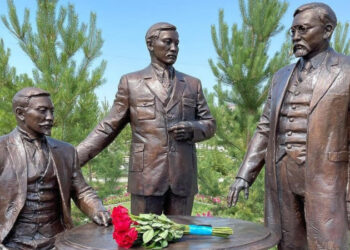 Памятник лидерам Алаш Орды установили в Нур-Султане