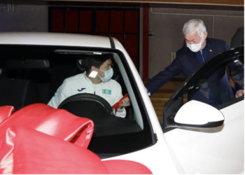 АКИМ ВРУЧИЛ КЛЮЧИ ОТ АВТО призеру Токийской Паралимпиады