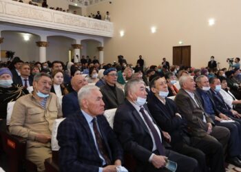 Сапарбаев встретился с таразцами и выслушал их вопросы