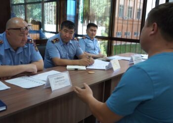 Жамбылские полицейские проводят прием граждан во фронт- офисе