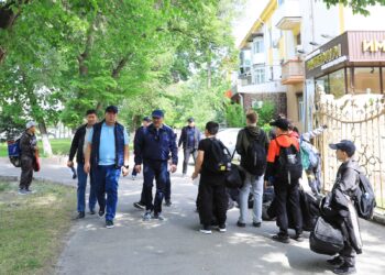 Нуржан Нуржигитов совершил пеший обход ряда улиц Тараза