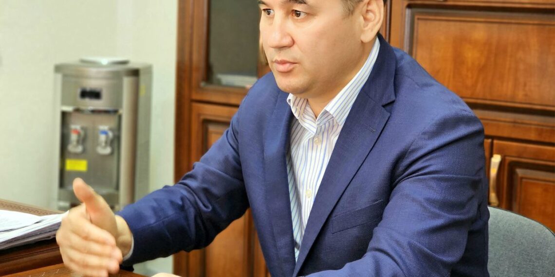 О миллионных премиях и долгах медучреждений рассказали врачам Жамбылской области