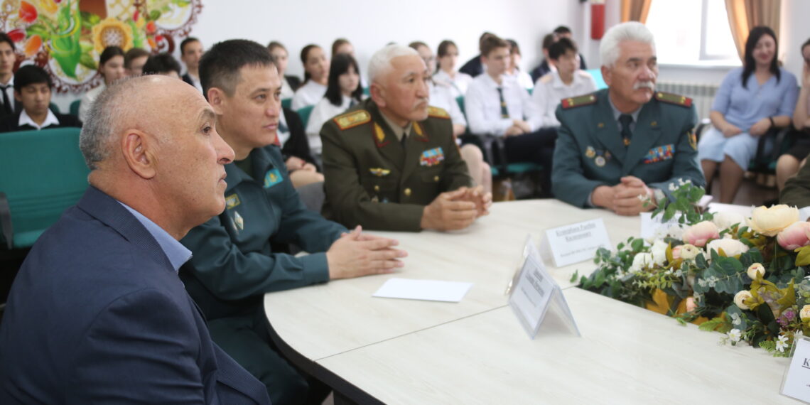 Прививать патриотизм со школы