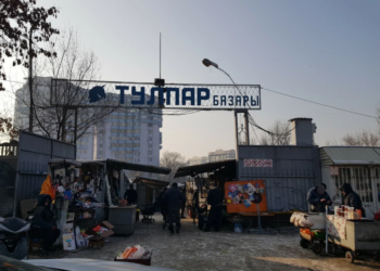 Торговцев Алматинского рынка «Тулпар» выгнали отовсюду. Все для еще одного ЖК