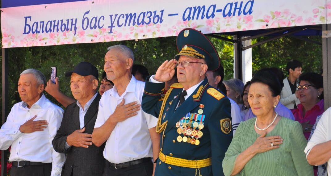 Школьная линейка для генерала