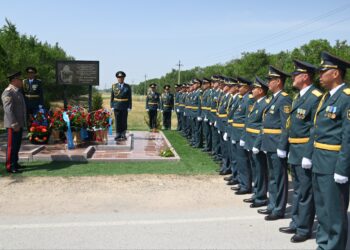 В Таразе почтили память первого Министра обороны Казахстана