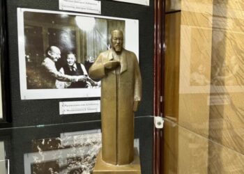 В Семее открыли выставку «Мир Абая и Яссауи»