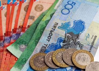 Тенге на торгах существенно укрепился по отношению к доллару