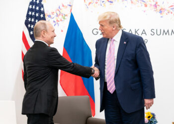 США смягчили санкции против России для проведения встречи Трампа и Путина
