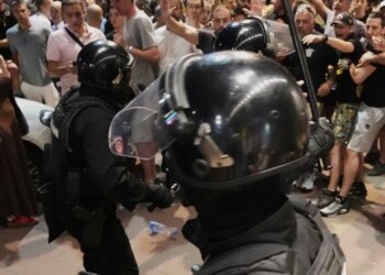 В Сербии протесты переросли в беспорядки