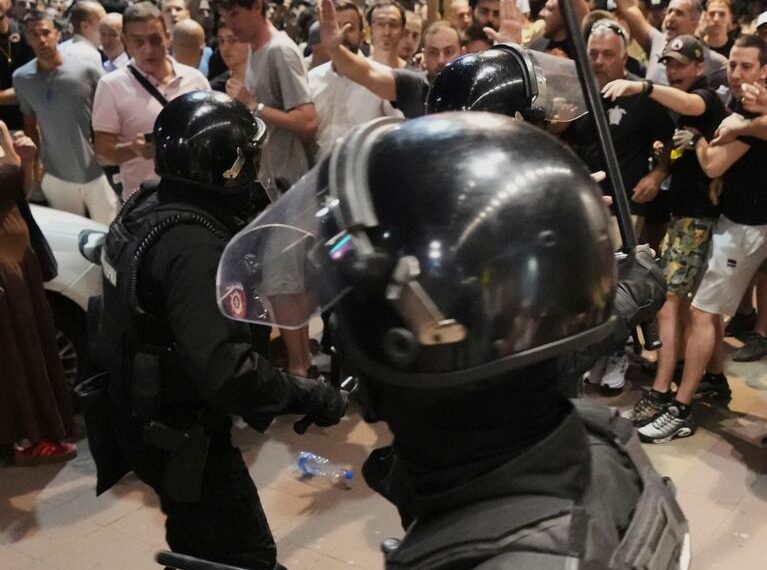 В Сербии протесты переросли в беспорядки