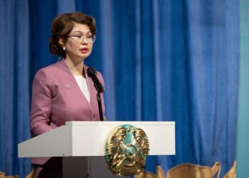 Аида Балаева провела встречу с жителями Шымкента