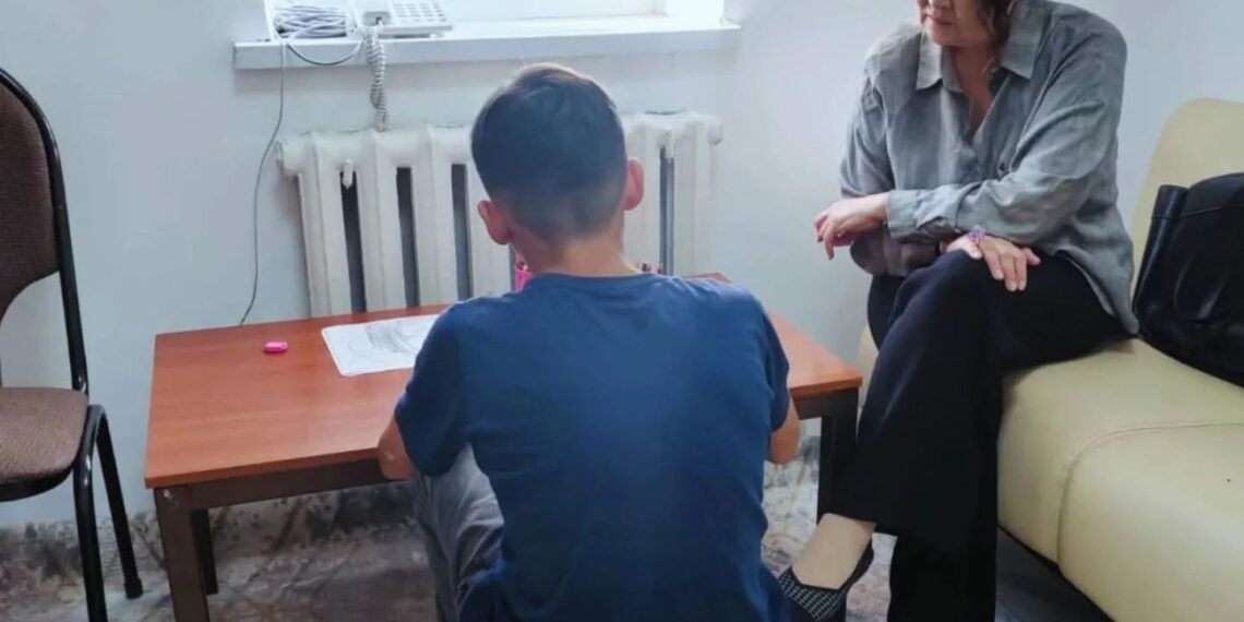 Атырауский подросток, ночевавший на улице, рассказал о семье