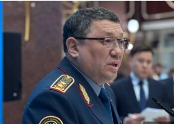Глава МВД, уходя от журналистов: «Вы так не давите»