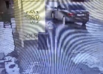 На глазах у прохожих: в Жамбылской области пытались похитить школьницу