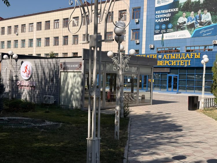 Шахматы выше закона? В Таразе разгорелся спор вокруг кафе «CHESSRUN»