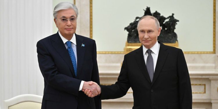 Токаев и Путин обсудили предстоящие встречи на высшем уровне