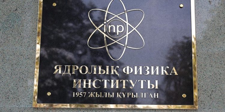 От лекарств для онкобольных до синих топазов — на чём зарабатывает Институт ядерной физики Казахстана