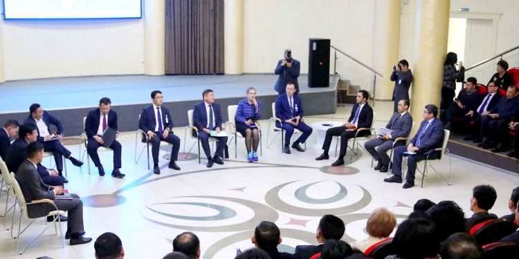 Жаңа форматтағы алқа мәжілісі өтті