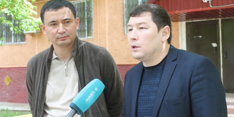 «Жамбыл – адалдық алаңы» жобасының бастамасымен кәсіпкерлер қарт анаға қуаныш сыйлады.