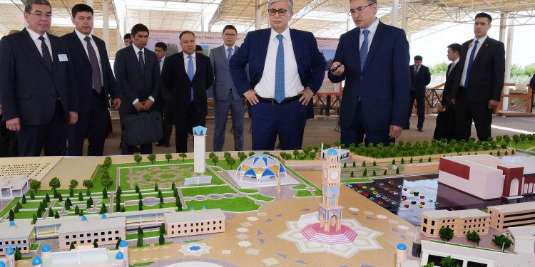 Қазақстан Президенті Қасым-Жомарт Тоқаев «Көне Тараз» археологиялық саябағын аралап көрді