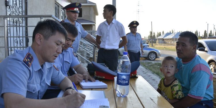 2-полиция бөлімінің бастығы тұрғындармен кездесті