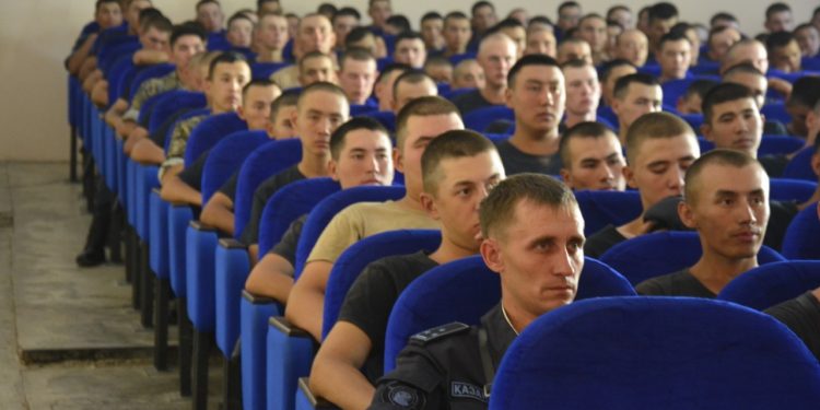 Жамбылдық полиция басшылығы ҚР Ұлттық Гвардиясының жеке құрамымен кездесу өткізді