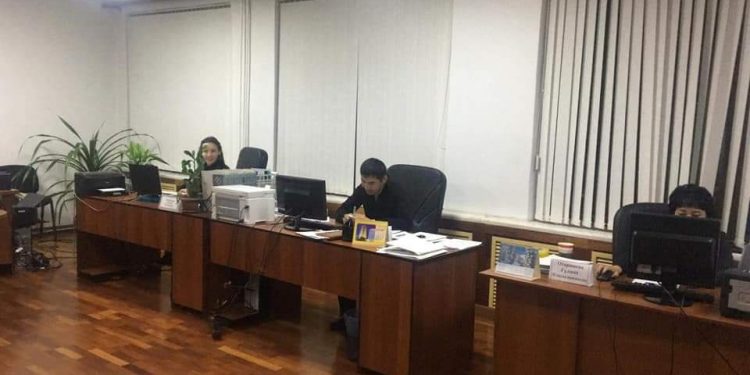 АУДАН ӘКІМДЕРІ ЖҰМЫС КАБИНЕТТЕРІН КІШІ БӨЛМЕЛЕРГЕ АЛМАСТЫРУДА