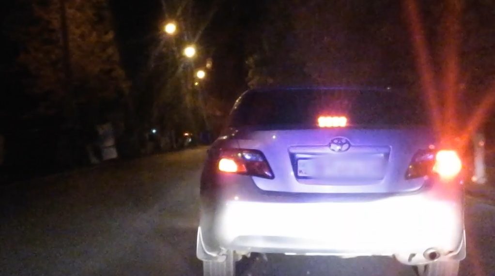 Жамбылдық полицейлері табельдік қаруды қолданып, жасырынуға әрекет жасаған жүргізушіні ұстады