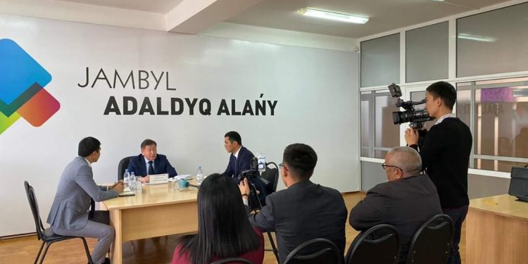 «Жамбыл – адалдық алаңы»: Облыс әкімінің бірінші орынбасары Б.Орынбеков қоғамдық қабылдау өткізді