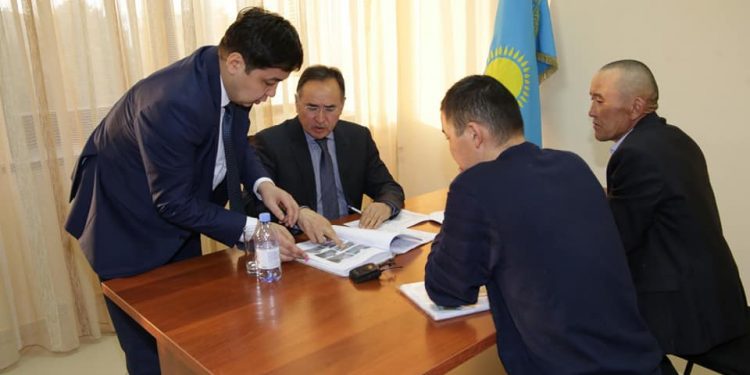 Облыс әкімі Асқар Мырзахметов өңір тұрғындарын жеке сұрақтары бойынша қабылдады